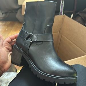 Black boots size 7